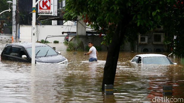 Mobil di Kemang terendam banjir