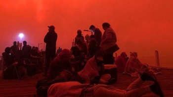 Banyak warga Australia mengungsi dari berbagai tempat. Rumah mereka ada yang habis dilalap api (ABC Australia)