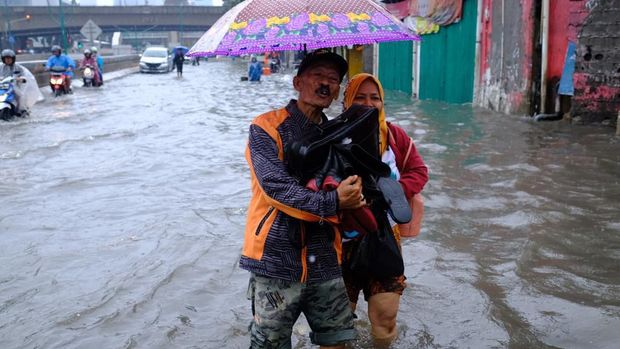 Underpass Kuningan-Mampang Terendam Banjir