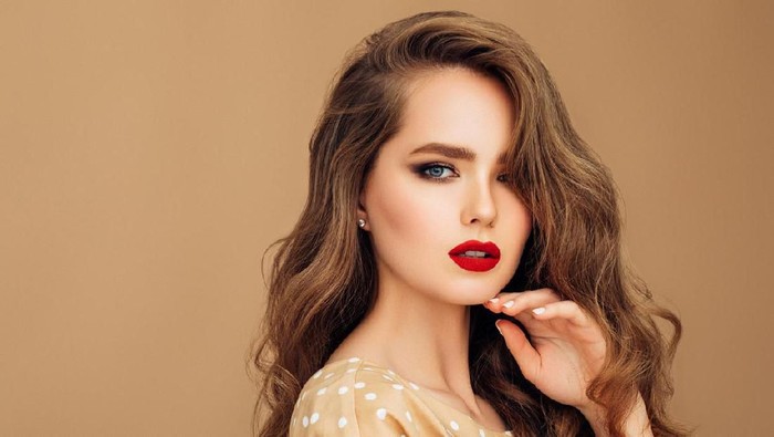 Ilustrasi perempuan glamor