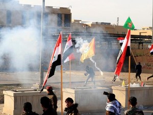 Kedubes di Irak Dikepung Demonstran, Pasukan AS Tembakkan Gas Air Mata