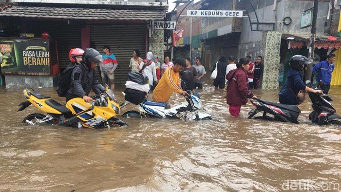 Tambun Masih Terendam Banjir 80 Cm