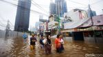 Benhil Banjir Setinggi Paha