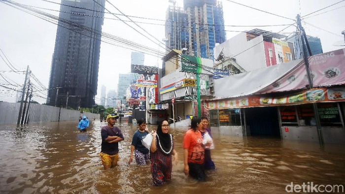 Tips Cegah Sakit Kulit dan Gatal-gatal Saat Banjir Melanda