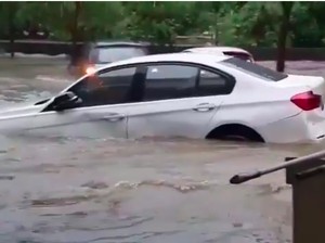 BMW Siap Jemput Mobil yang Terkena Banjir