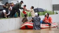 Hingga hari ini, Kamis (2/1/2020) masih ada sejumlah kawasan yang terendam banjir dan membuat warga dievakuasi ke tempat yang lebih aman. Grandyos Zafna/Dok. Detikcom.