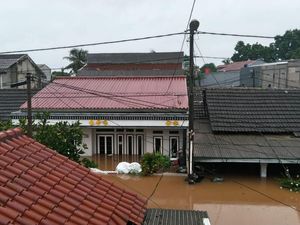 Banjir di Puri Kartika Baru Ciledug Semeter, Warga Mengungsi
