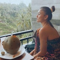 Always create and appreciate moments ❤️. “Life is not measured by time, it is measured by moments, begitu Agnez Mo menulis pada keterangan foto yang memperlihatkan dirinya tengah menikmati pemandangan hijau di Ubud, Bali. Foto: Dok. Instagram @agnezmo