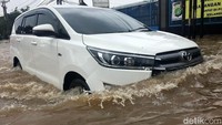 Banjir ini akibat hujan yang mengguyur kawasan tersebut sejak Selasa malam.