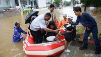 Warga yang dievakuasi terdiri dari anak-anak hingga orang dewasa. 