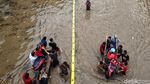 Banjir Lumpuhkan Jalan Perintis Kemerdekaan Jakarta