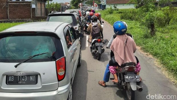 Pengunjung Membludak, Macet Parah Terjadi di Jalur Wisata Klaten