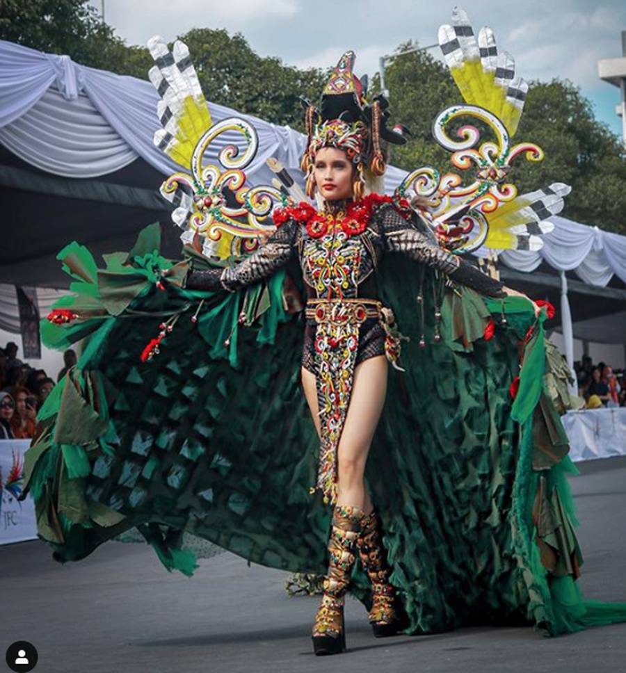 Cinta Laura Di 2019 Puteri Indonesia Foto Vulgar Dan Jember Fashion