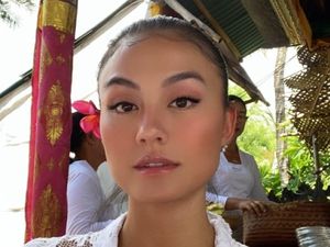 Foto: Cantiknya Agnez Mo Pamer Kulit Gelapnya Saat Liburan di Bali