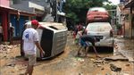 Atap Ketemu Atap, Begini Porak Poranda Mobil Terkena Banjir Bekasi