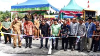 Bupati Tapanuli Tengah Bakhtiar Ahmad Sibarani meresmikan Jembatan Hamzah Al-Fansuri di Kecamatan Barus, Kabupaten Tapanuli Tengah (Tapteng), pada Selasa (31/12/2019) lalu.