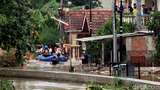 Cerita Korban Banjir di Bekasi Dapat Makanan Hampir Basi