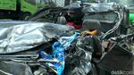 Ngeri! Penampakan Mobil Ringsek Usai Kecelakaan Maut di Pasuruan