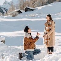 Aktor Billy Davidson baru saja dikabarkan melamar kekasih hatinya, Patricia Devina Dextra setelah kurang lebih tiga tahun berpacaran. Momen bahagia ini terlihat dari unggahan bintang film Udah Putusin Aja itu di akun media sosial Instagram miliknya pada tanggal 31 Desember 2019.  Foto: Instagram @billydavidson_