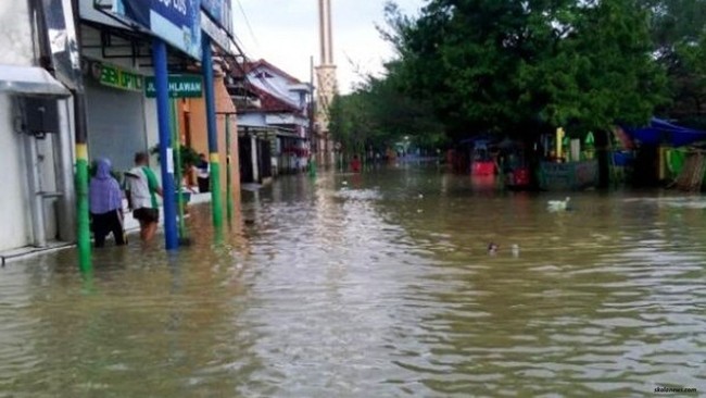 Menyedihkan! 5 Kisah Kelaparan Para Korban yang Terjebak Banjir
