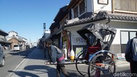 Ini adalah becak manusia yang berada di Kawagoe Old Town di Jepang.