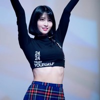 Momo personel TWICE melakukan diet ekstrem sebelum debut. Selama satu minggu idol asal Jepang ini hanya makan es batu, saking takut berat badannya naik. Kini Momo tidak lagi punya masalah gangguan makan dan kini menikmati makanan enak tanpa khawatir bobotnya bertambah. Foto: istimewa