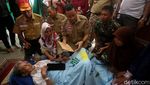 Mensos Cek Kondisi Korban Banjir di Cipinang Melayu