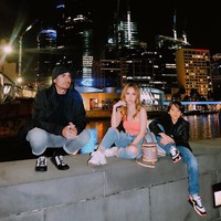 Hampir setiap akhir tahun keluarga BCL dan Ashraf Sinclair menghabiskan liburan di luar negeri. Pada malam Tahun Baru 2020, Bunga Citra Lestari dan Ashraf membawa putra mereka, Noah, menghabiskan waktu di Melbourne, Australia. Foto: Instagram