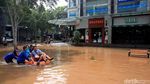 Penampakan Kawasan Kemang yang Masih Terendam Banjir
