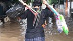 Banjir di Kemang IFI Bekasi Surut, Sampah Muncul