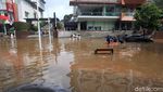 Penampakan Kawasan Kemang yang Masih Terendam Banjir
