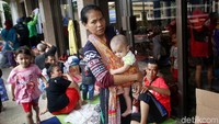Diketahui hingga saat ini, terdata sekitar 926 jiwa warga Kelurahan Cipinang Melayu menjadi korban dari banjir tersebut dan mengungsi ke Kampus Borobudur.