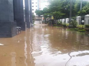 Siang Ini, PN Jakpus Tetap Gelar Sidang Meski Akses Jalan Kebanjiran