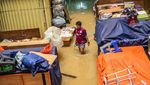 Begini Suasana di Pasar Jatinegara yang Terendam Banjir