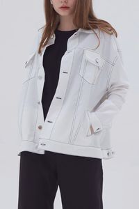 7 Outerwear yang Cocok Dipakai Musim Hujan, Hoodie Hingga Jas Hujan