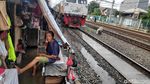 Melihat Aktivitas Warga Kemayoran di Saat Banjir