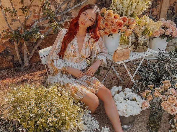 Akivitasnya memang bikin Tara bisa berkeliling dunia secara gratisan. Tapi di sisi lain, ia pun tetap bekerja dengan posting foto-foto bersponsor. (Foto: Instagram @taramilktea) Akivitasnya memang bikin Tara bisa berkeliling dunia secara gratisan. Tapi di sisi lain, ia pun tetap bekerja dengan posting foto-foto bersponsor. (Foto: Instagram @taramilktea)