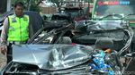 Ngeri! Penampakan Mobil Ringsek Usai Kecelakaan Maut di Pasuruan