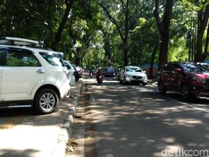 Sanksi Derek Kendaraan Parkir Liar Disiapkan, Dendanya Hingga Rp 1 Juta