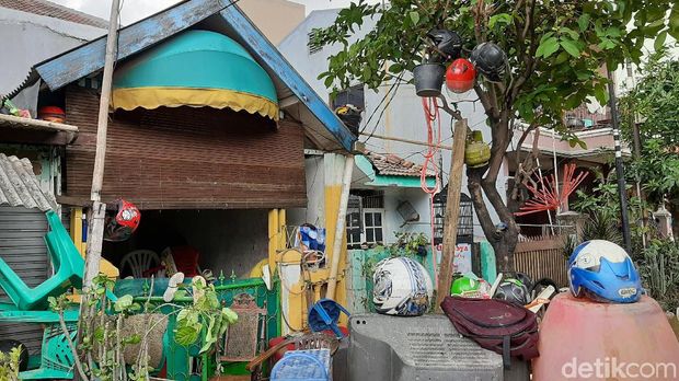 Cerita Korban Banjir Bekasi: Bertahan di Pagar 12 Jam, Makan Kerupuk Hanyut
