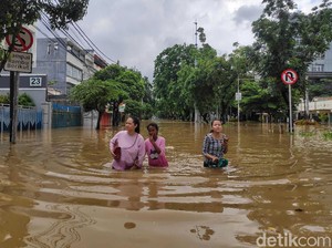 Hujan Deras Jabodetabek Baru Selesai Pekan Depan, Warga Perlu Waspada