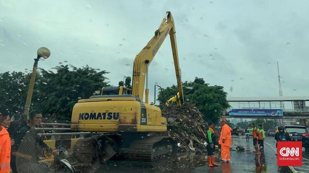 Pasukan Oranye Berani Adang Banjir, 'Takut' Pada Harga Rokok
