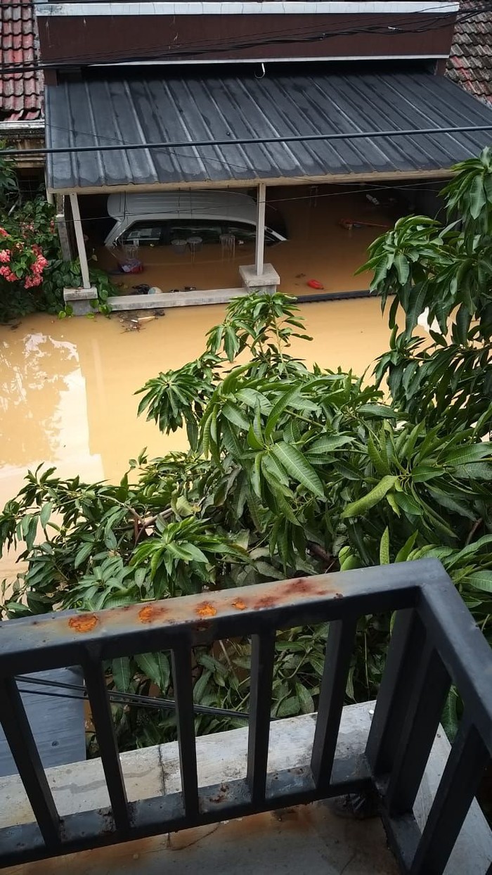 Banjir di Vila Nusa Indah pada Rabu (1/1/2020) (dok. Istimewa)