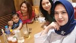 Audy Item Jadi Korban Banjir, Intip Momen Kulineran Serunya