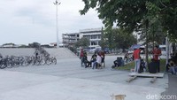 Saat ini fisik alun-alun sudah terlihat rapi, hanya tinggal membangun sarana di sekitarnya. (Angling Adhitya Purbaya/detikcom)