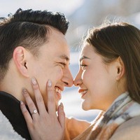 Momen lamaran romantis ala Billy Davidson dan Patricia ini bisa dijadikan inspirasi bagimu yang mau melamar sang kekasih. Lihat saja foto romantisnya kedua sejoli yang satu ini, pasti bikin kamu iri bukan? Foto: Instagram @billydavidson_