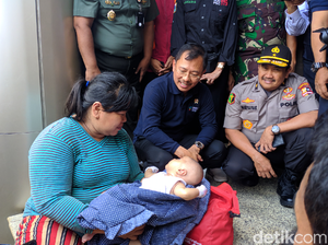 Hari Ketiga Pasca Banjir, Kemenkes Terjunkan 11.000 Tenaga Kesehatan
