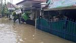 Banjir di Kemang IFI Bekasi Surut, Sampah Muncul