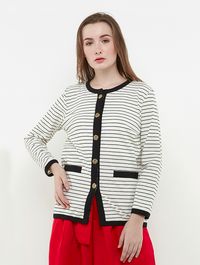 7 Outerwear yang Cocok Dipakai Musim Hujan, Hoodie Hingga Jas Hujan