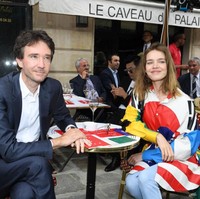 Natalia Vodianova dan Antoine Arnault diketahui sudah menjalin hubungan mesra sejak 2011. Antoine merupakan putra Bernard Arnault, pendiri sekaligus bos grup LVMH yang menaungi Louis Vuitton dan Dior. Memiliki harta 84 miliar pound sterling atau sekitar Rp 1.500 triliun, Bernard Arnault menjadi orang ketiga terkaya di dunia setelah Jeff Bezos dan Bill Gates. (Foto: Getty Images)